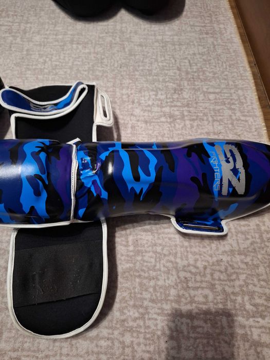 Ръкавици и наколенки за кикбобс