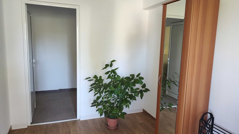 Ofer spre închiriere apartament cu 2 camere