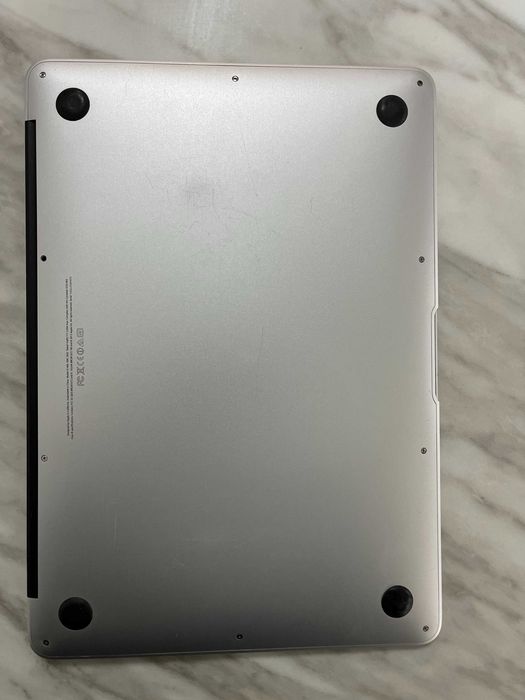 MacBook Air 13" Mid 2013-i5-8 GB RAM-128 GB SSD - много добра батерия