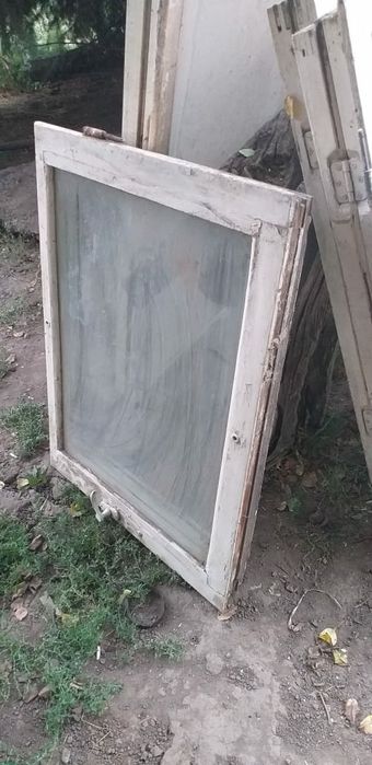 Окна деревяные со стеклами