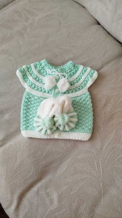 Бебешки ръчно плетени дреши