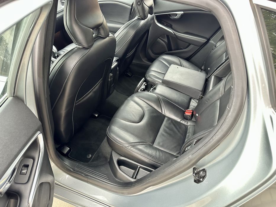 Volvo V40 R-Design, 1.6 diesel, 115 Cp, euro 5, an 2013