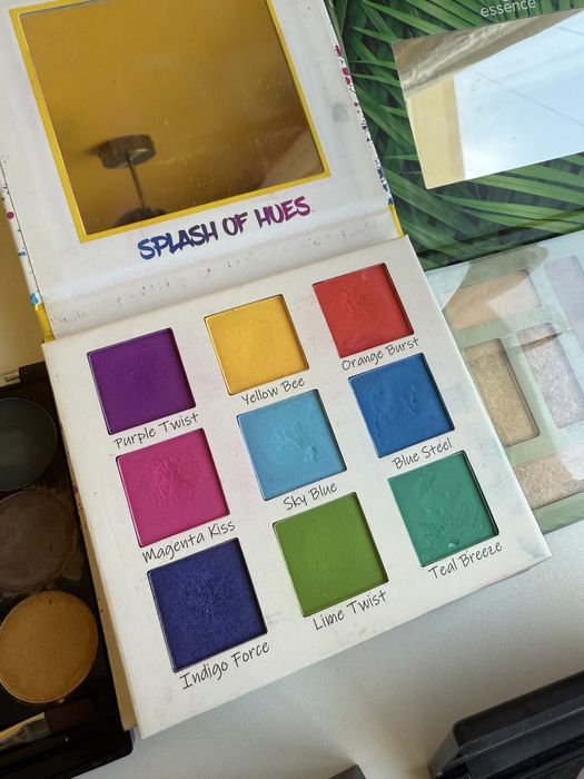 Тени для макияжа