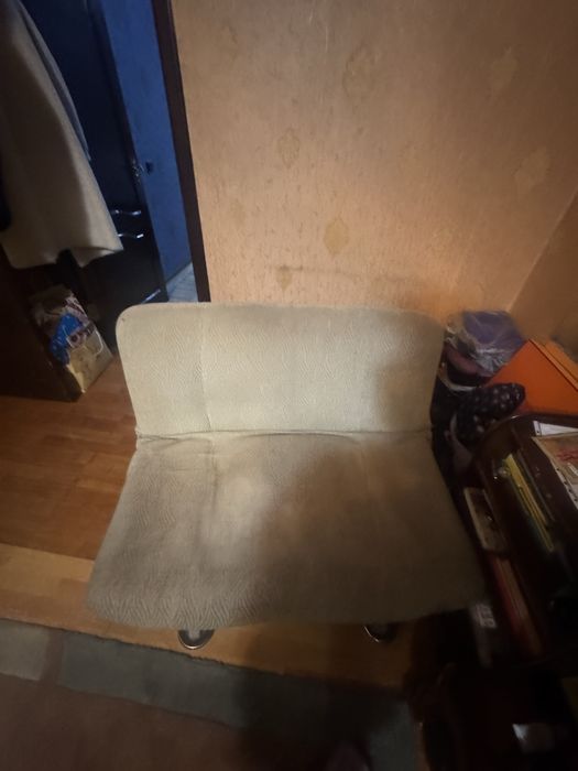 Отдам даром кресло книжка