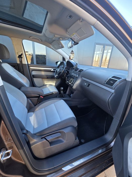 VW Touran Cross 2.0 Tdi  2015 7 locuri Full options ***