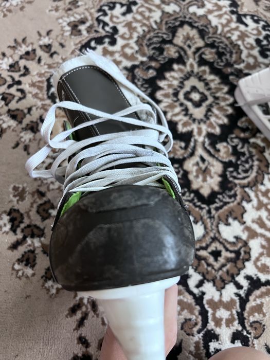 Продам коньки Bauer