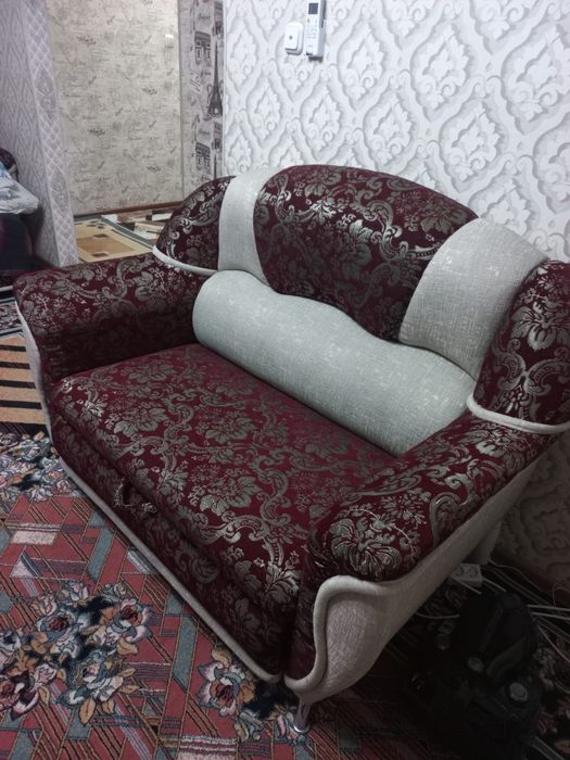 Продам 2 дивана большой и малый