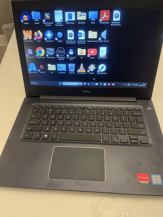Laptop Business Dell Vostro 5471 | i5-8250U | 8GB RAM | 1.03TB Stocare | Video Dedicat 4GB