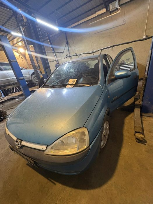 Dezmembrez Opel Corsa C 1.2 benzina