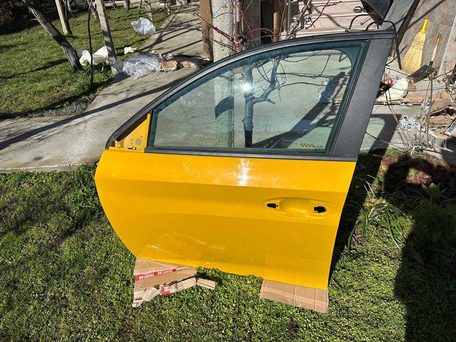 Предна лява врата от Пежо 208 2022