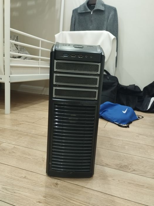 Монитор и компьютер