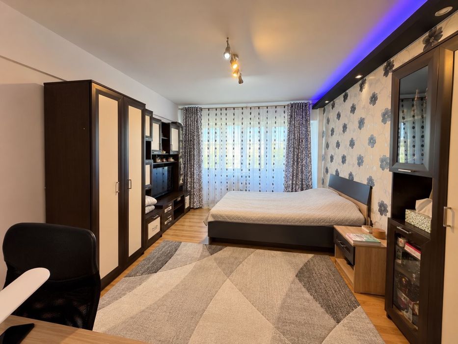 Proprietar Inchiriez apartament cu 2 camere cu parcare privata zona intre lacuri