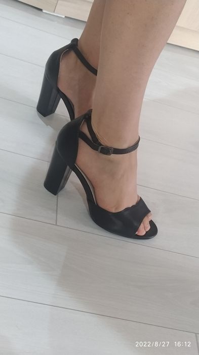 Дамски сандали на ток