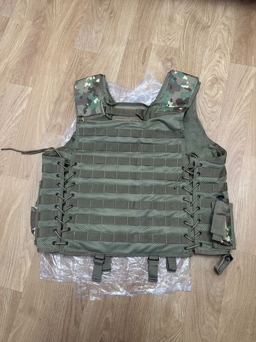 Vând vestă tactică !