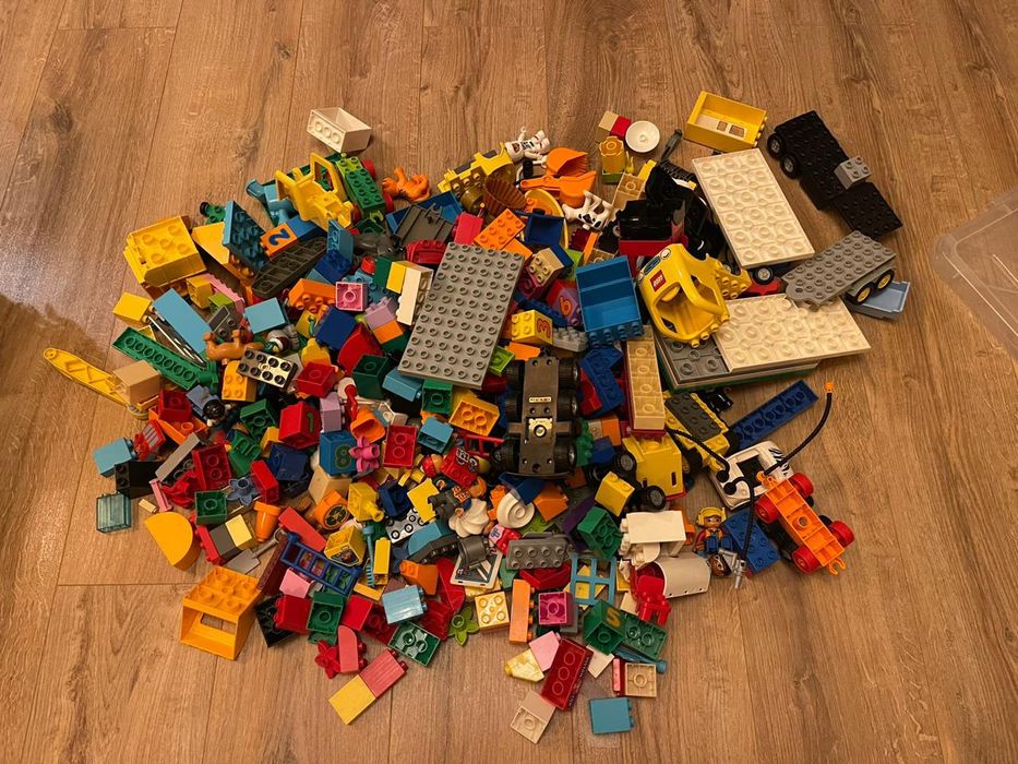 Lego duplo (множество разных деталей)