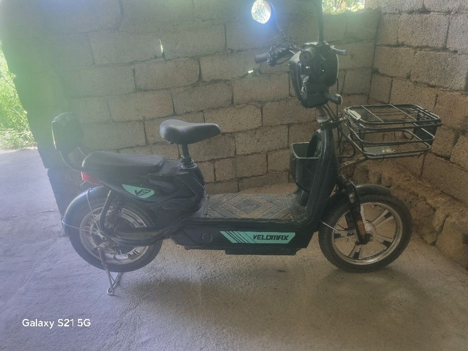 Skuter yurib turibdi