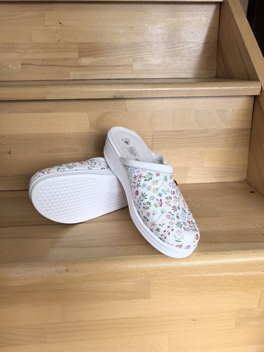 Saboți medicali diverse mărimi, piele naturala