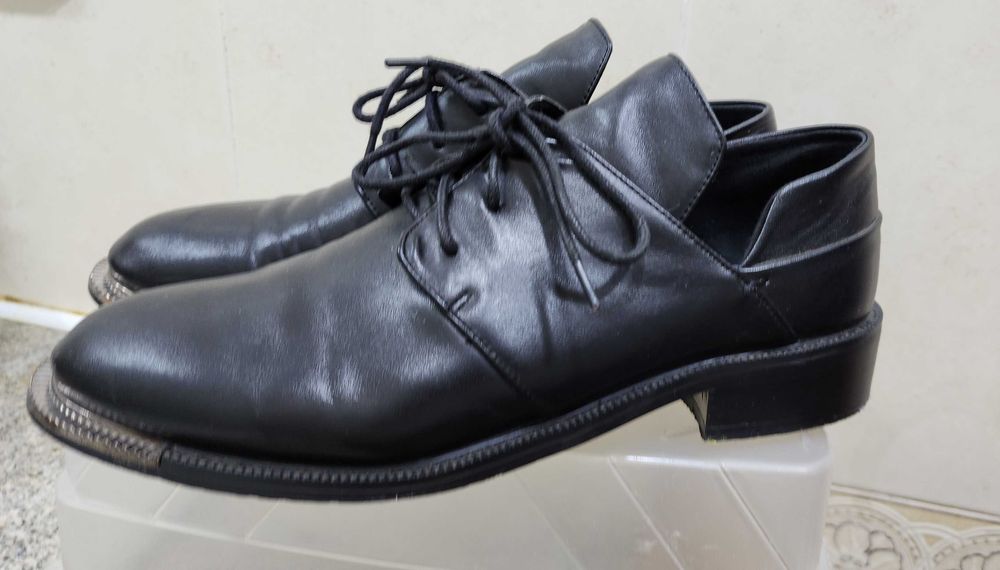 Обувь женская на низком каблуке