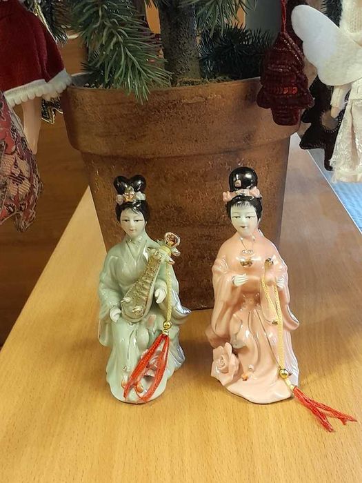 Продам  фарфоровые  статуэтки