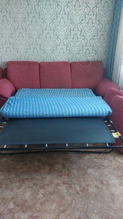 Диван с креслом в комплекте
