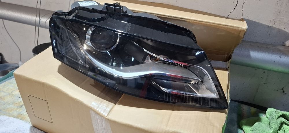 Far dreapta  bixenon  audi a4 b8 2008-2011