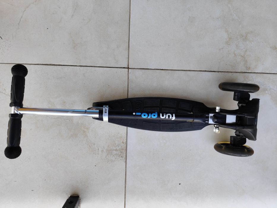 Trotineta cu lumini Fun Pro 4-6 ani