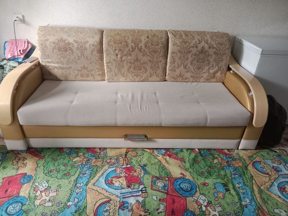 Продам диван хороший