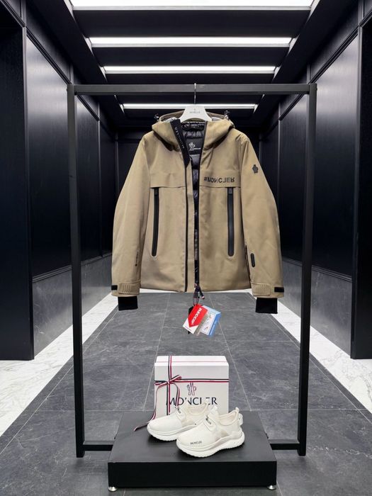 Geaca Moncler , calitate premium , pe comanda , noua , L