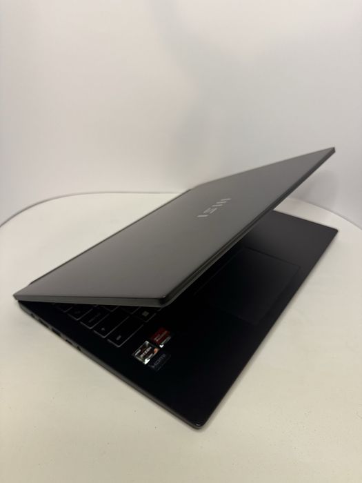 Продавам лаптоп MSI Modern 15 B7M