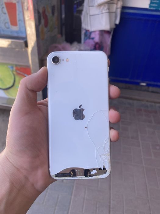 Iphone se 2020 в хорошым состояние
