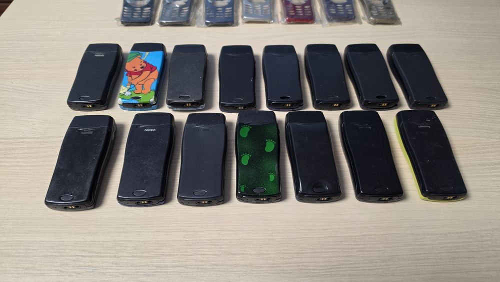 Vand lot de 15 Nokia 8210 de piese