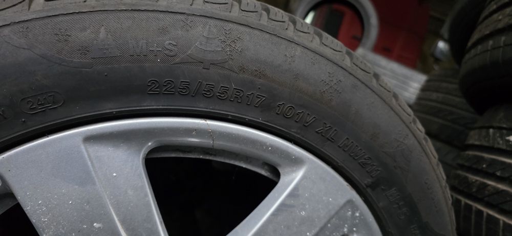 Гуми 2бр 225/55/17  - 1бр  - 69лв