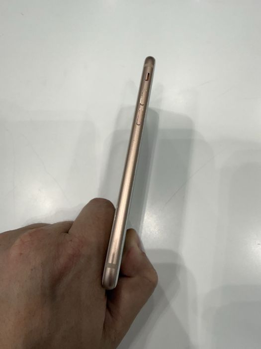 Сотовый телефон iphone 8