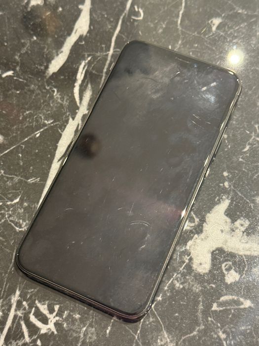 Продавам iPhone X 64GB - Отлично състояние, батерия 98%