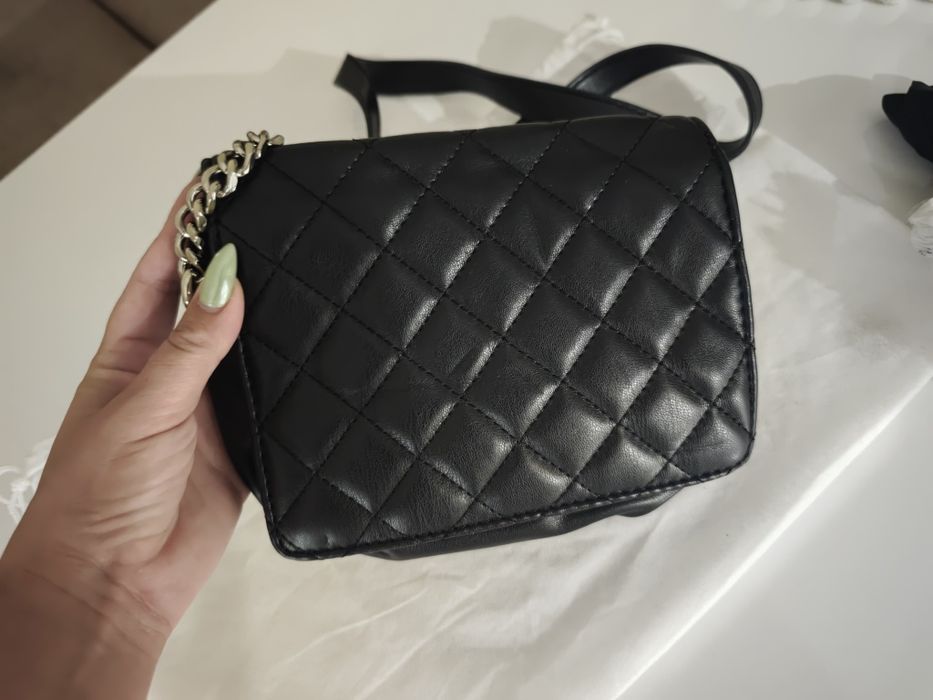 Черна чанта Guess