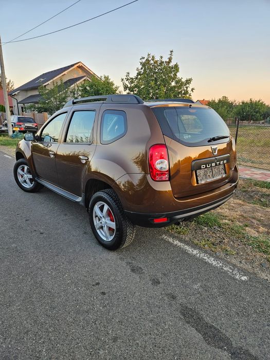 Vând  Dacia  Duster