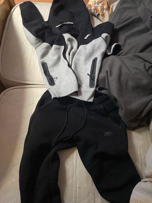 Pantaloni tech cu bluza tech