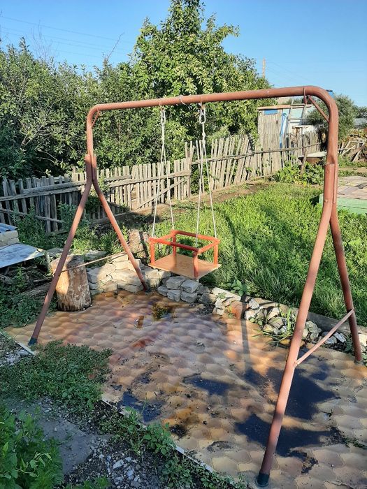 Детская качеля металлическая