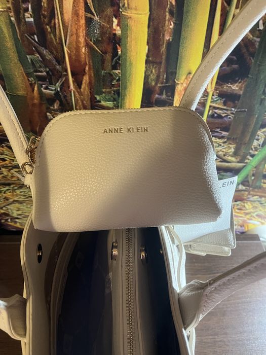 Намалена! Класическа чанта за ръка Anne Klein
