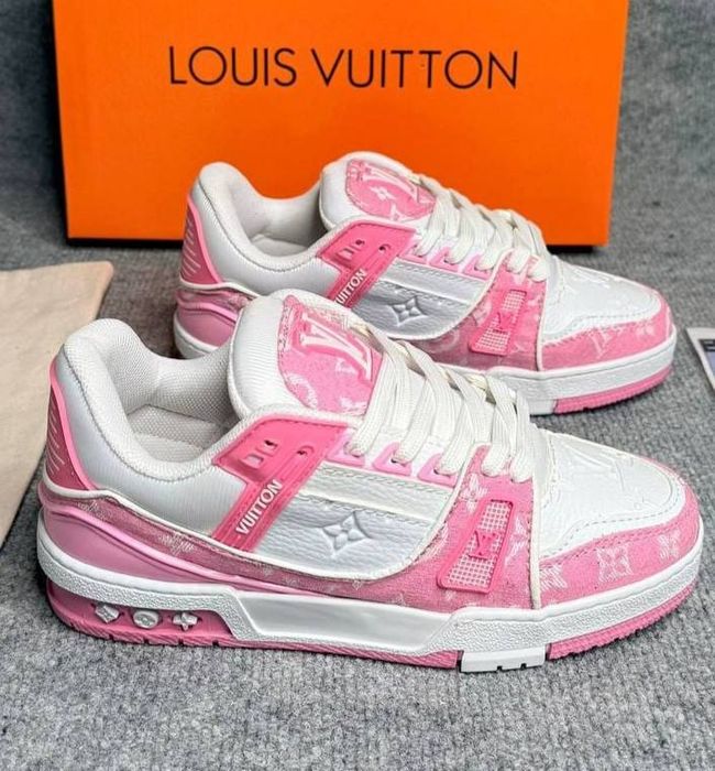 Adidasi dama Louis Vuitton