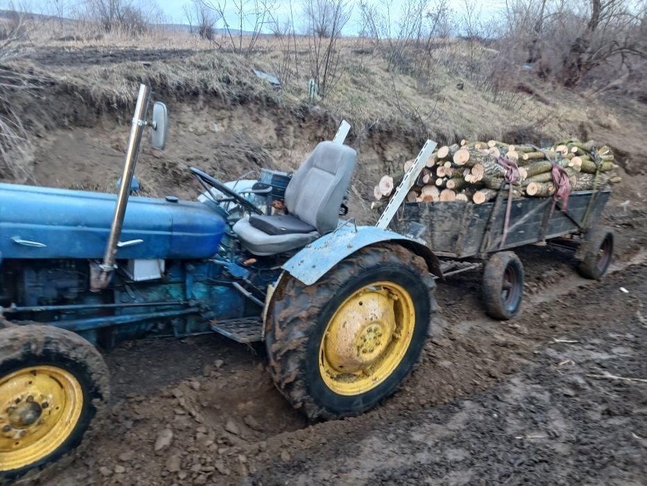 Vând tractor ford 40 cp