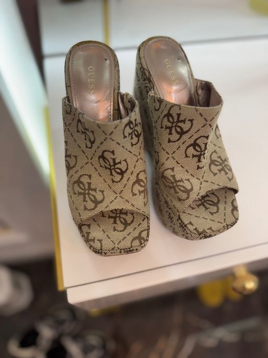 Женская обувь из Guess платформа