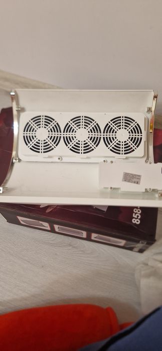 Aspirator de unghii profesional,