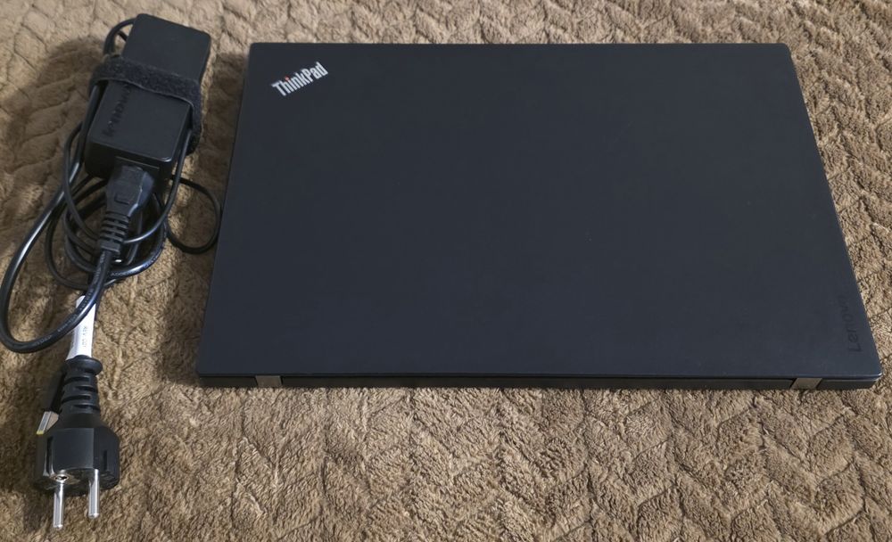 Vand Laptop Lenovo T470s intel i7, 16gb ram, ssd 500gb, Doua baterii interne.