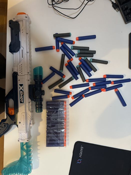 Pusca nerf x shot cu scop plus multe gloante