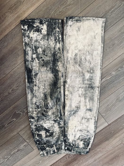 Flared jeans, baggy jeans, baggy jorts