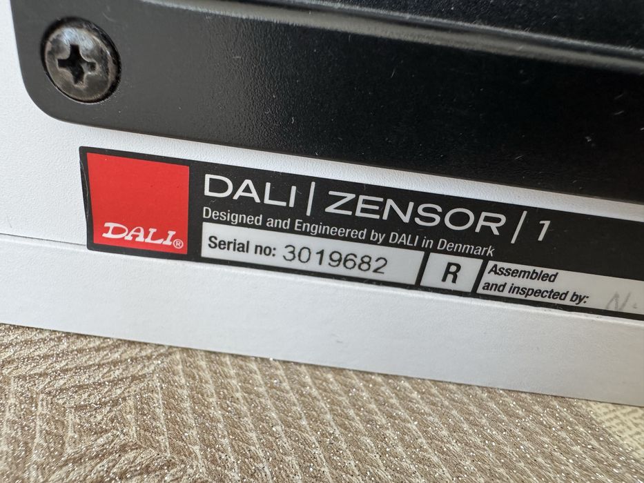 Тонколони DALI Zensor 1