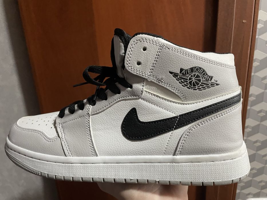 Продам кроссовки Jordan