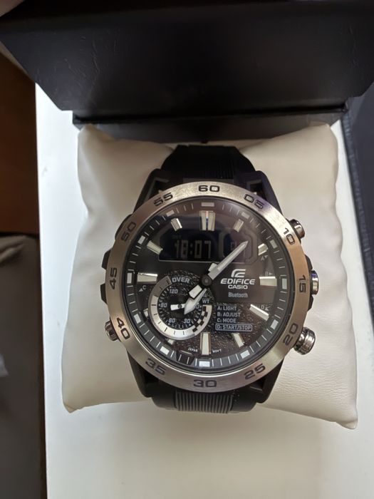 НОВ Часовник CASIO EDIFICE ECB 40P