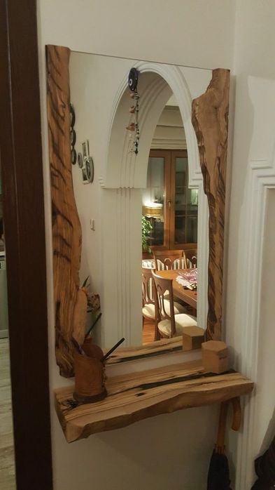 Зеркало с деревянной рамкой